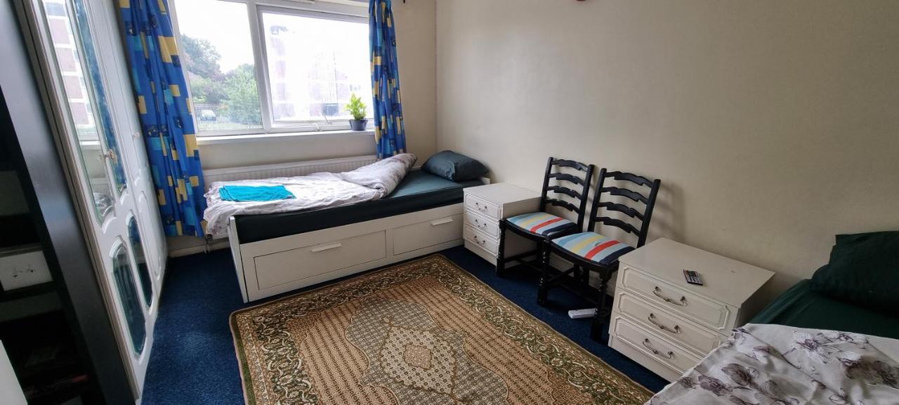 Private In Shares Flat Near Heathrow Airport Appartement *