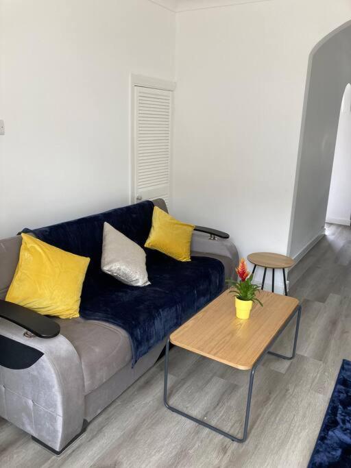 Gresham - Close To Excel, Contractors, Relocators, Paid Parking
