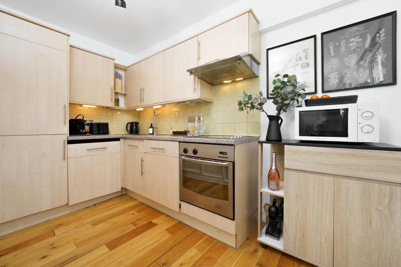 Location Oxford Str, Soho 2 Bedr, 3 Beds, 2 Bath Apartamento