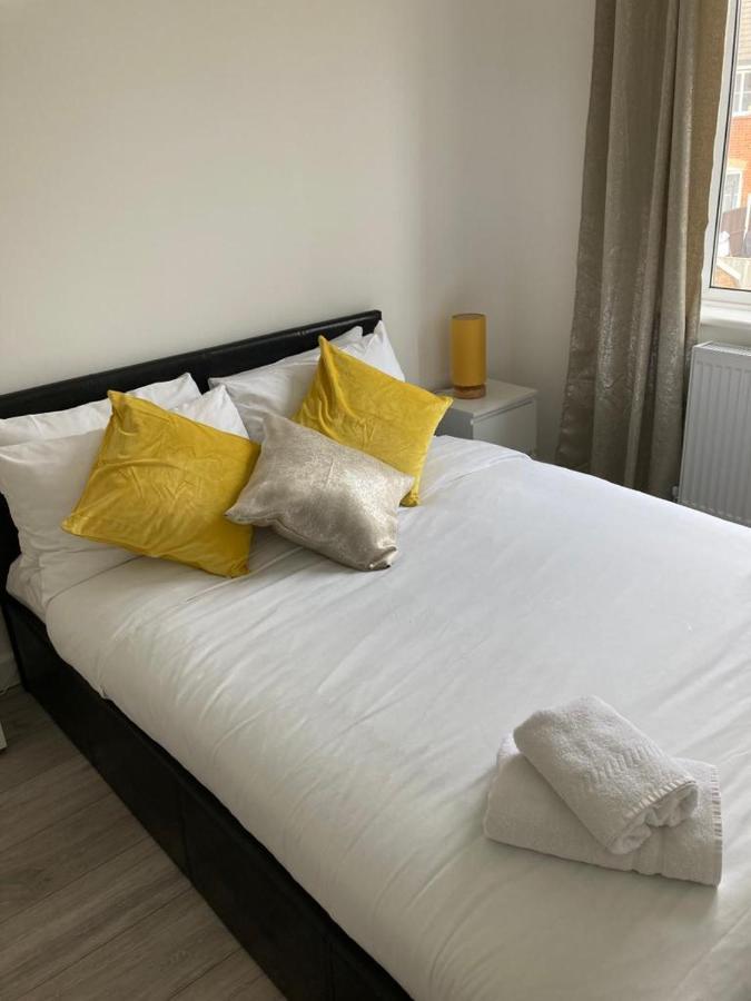Gresham - Close To Excel, Contractors, Relocators, Paid Parking *