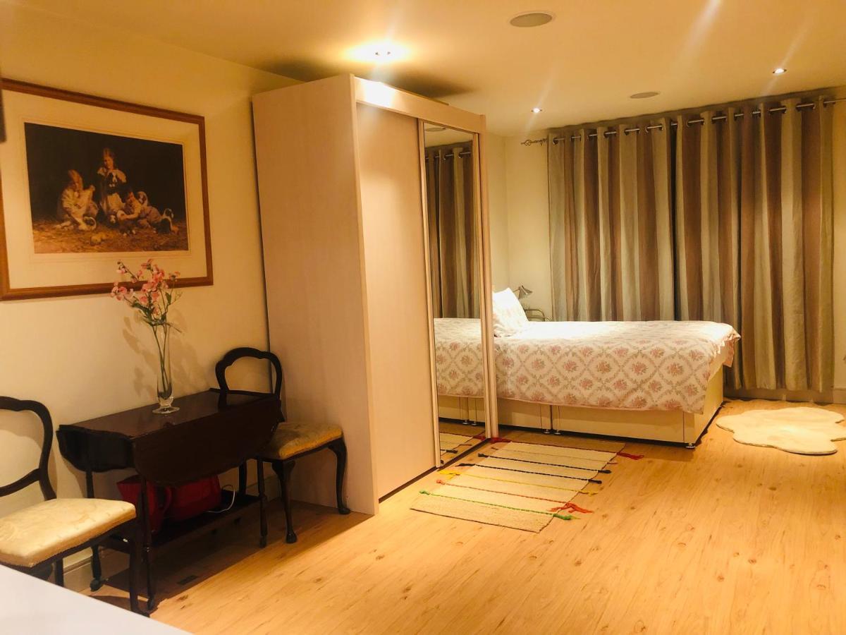 Studio Flat In Imperial Wharf-chelsea Harbour Apartamento Londres