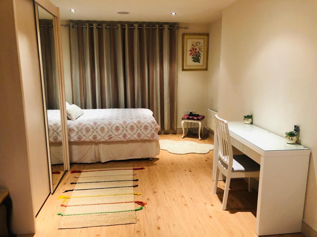 Studio Flat In Imperial Wharf-chelsea Harbour * Londres