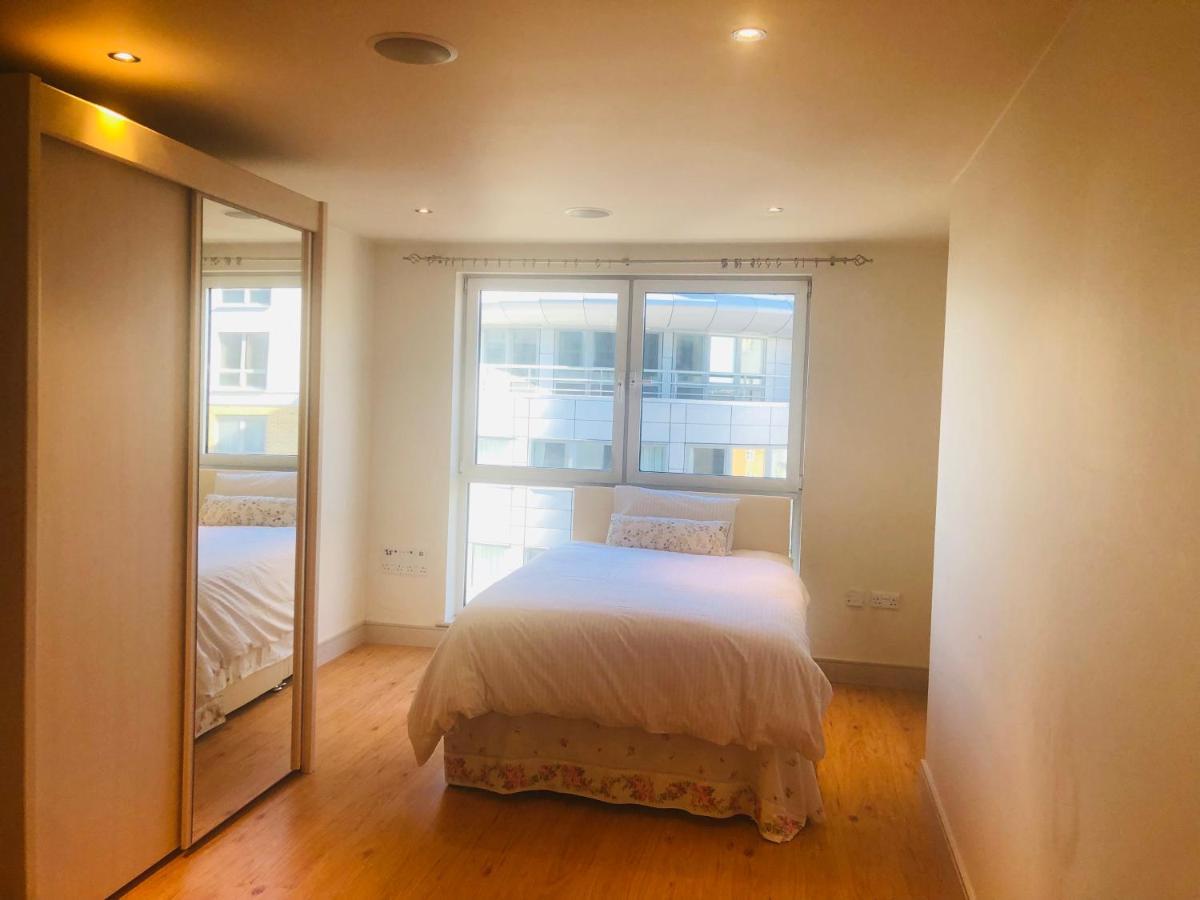 Studio Flat In Imperial Wharf-chelsea Harbour * Londres