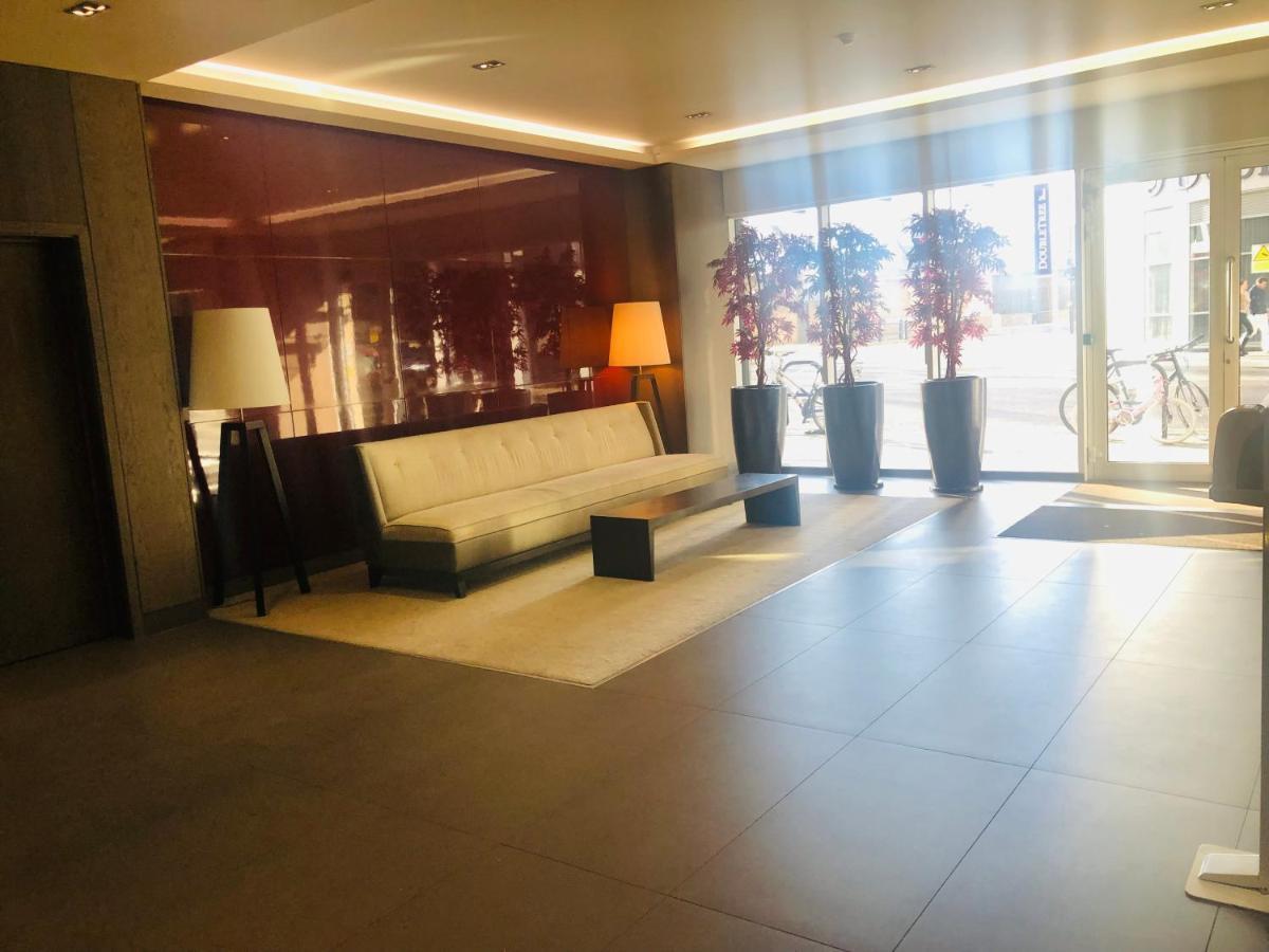 Studio Flat In Imperial Wharf-chelsea Harbour * Londres