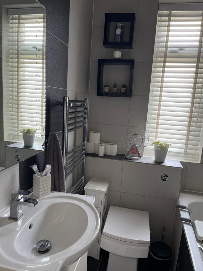 Lovely 2-bedroom In Zone 2 *