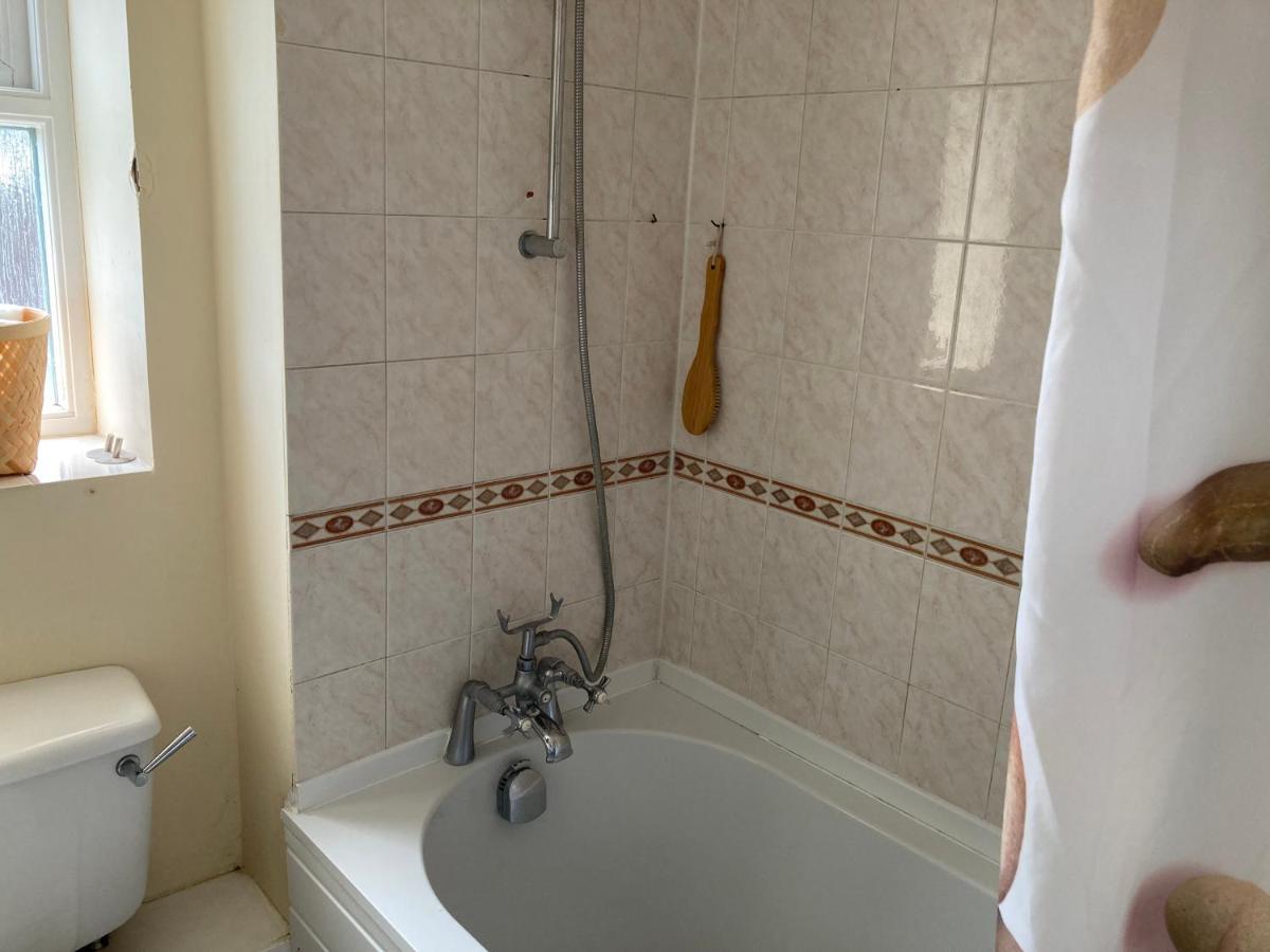 Comfortable With Private Balcony And Shared House * Londres