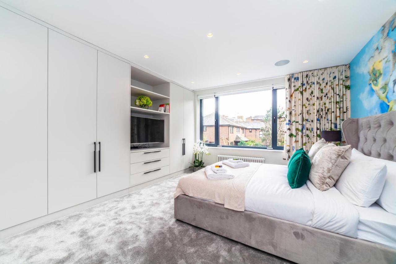 Luxury 3 Bedroom House With Garden Next To Battersea Park *