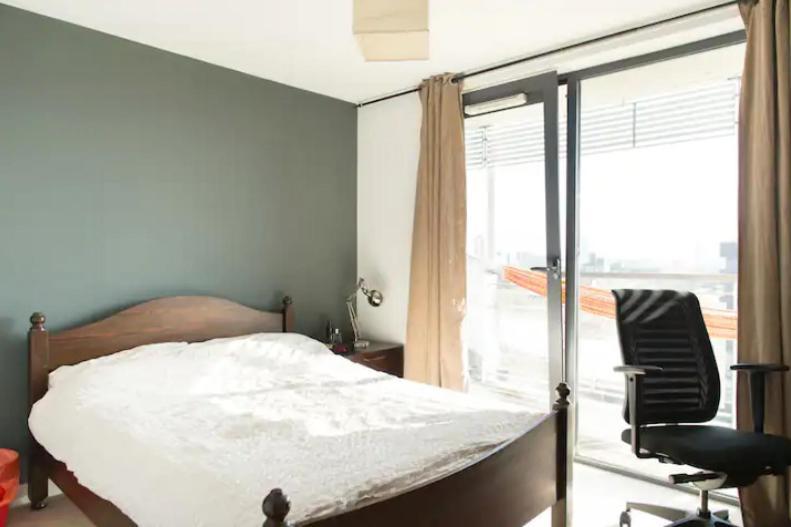 Beautiful With Large Balcony Apartment London