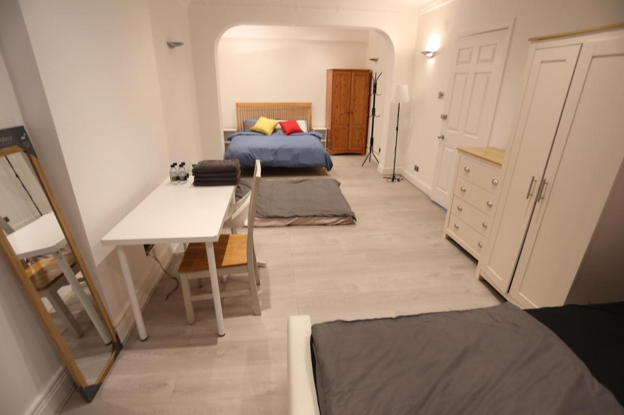 Homestay Big Size Family In Wembley Park