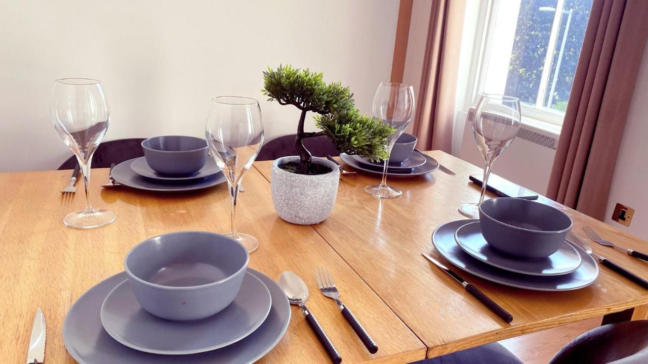Spacious 2-bedroom, 2-bath Flat With Traditional Decor And Extra Sleeping Capacity In Chelsea Apartamento Londres