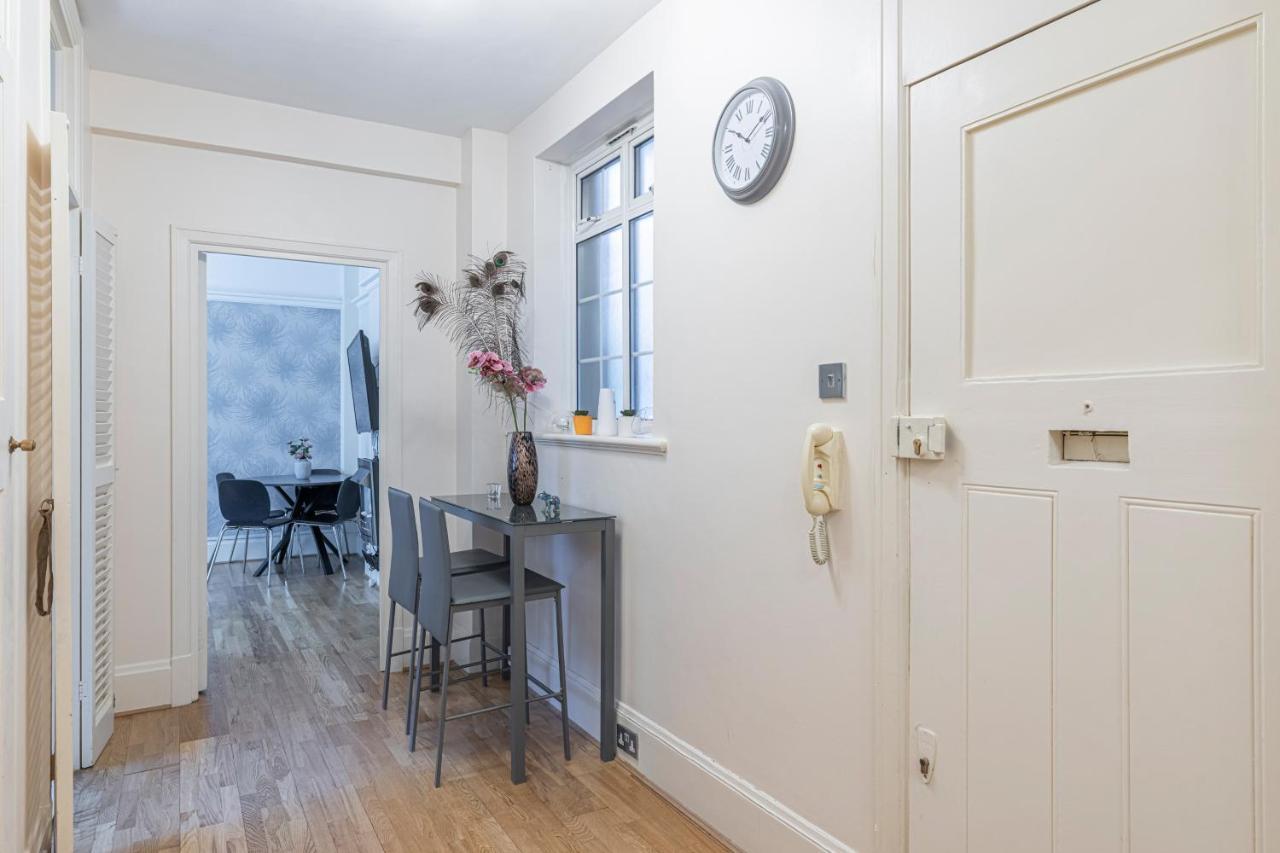 Charming 2 Bedroom Flat In Kensington High Street Appartement