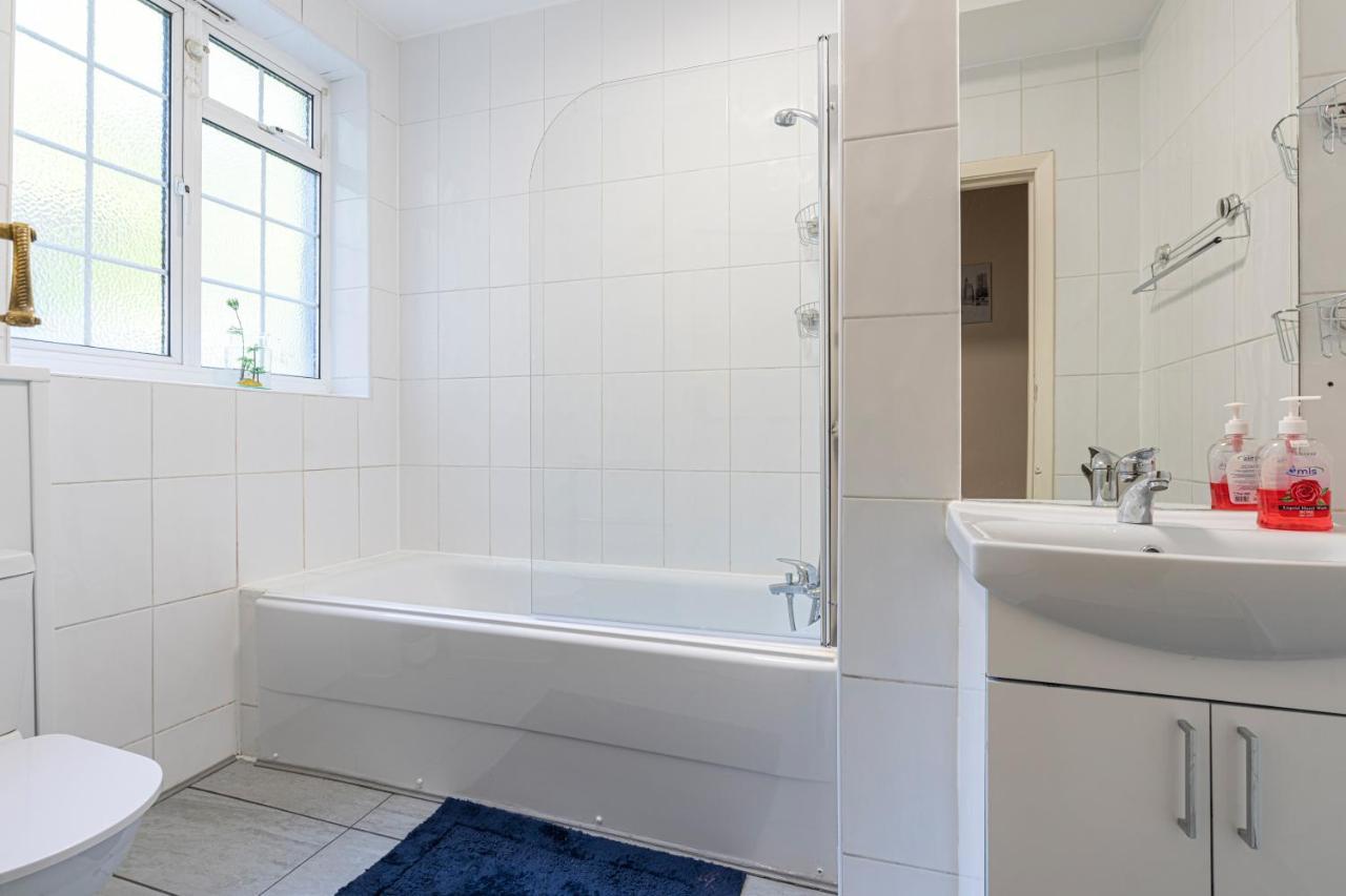 Charming 2 Bedroom Flat In Kensington High Street * Londen