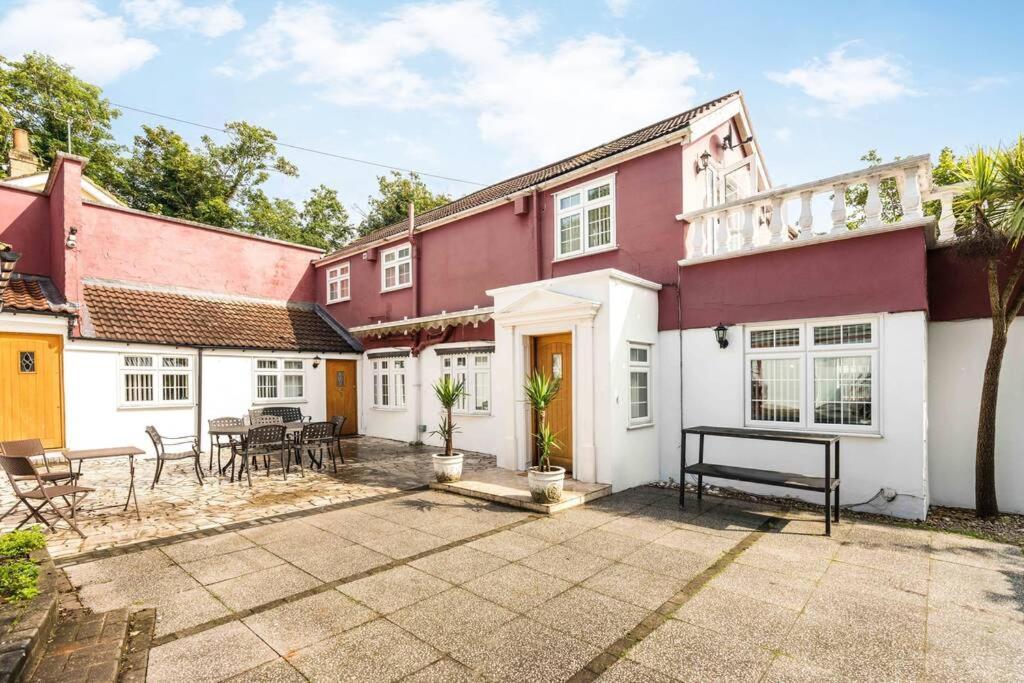 Jones Real Escapes Retreat * Londres