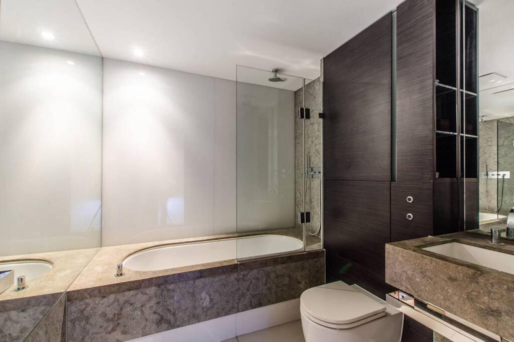 Skyview Waterside Luxury London