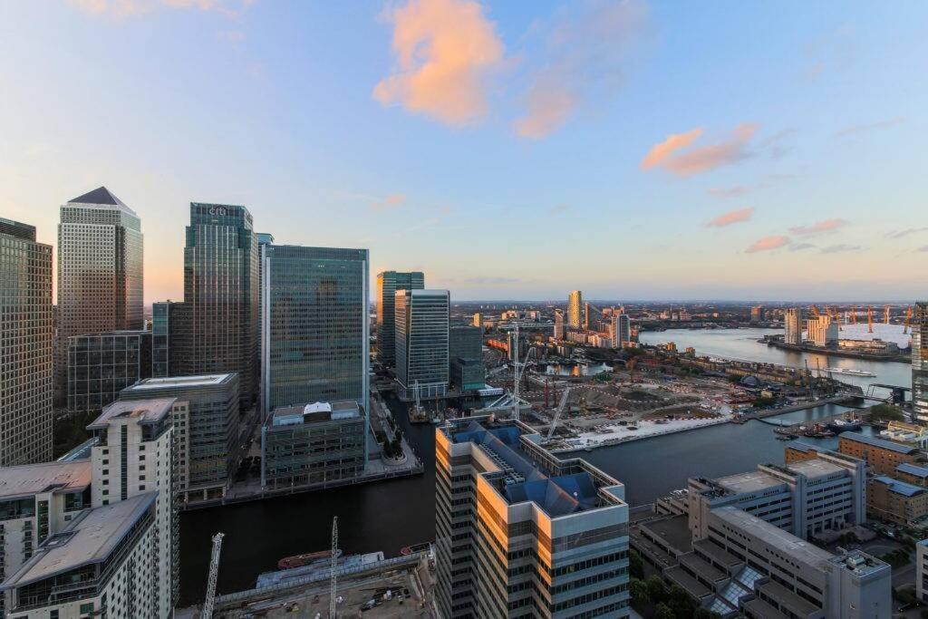 Skyview Waterside Luxury Apartment London
