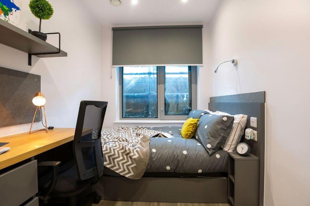 Apartment For Students Only Private Bedrooms With Shared Kitchen At Great Court In *