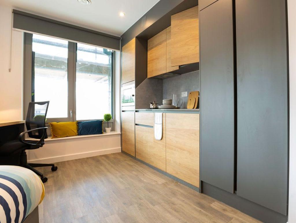 For Students Only Private Bedrooms With Shared Kitchen At Great Court In Apartment *