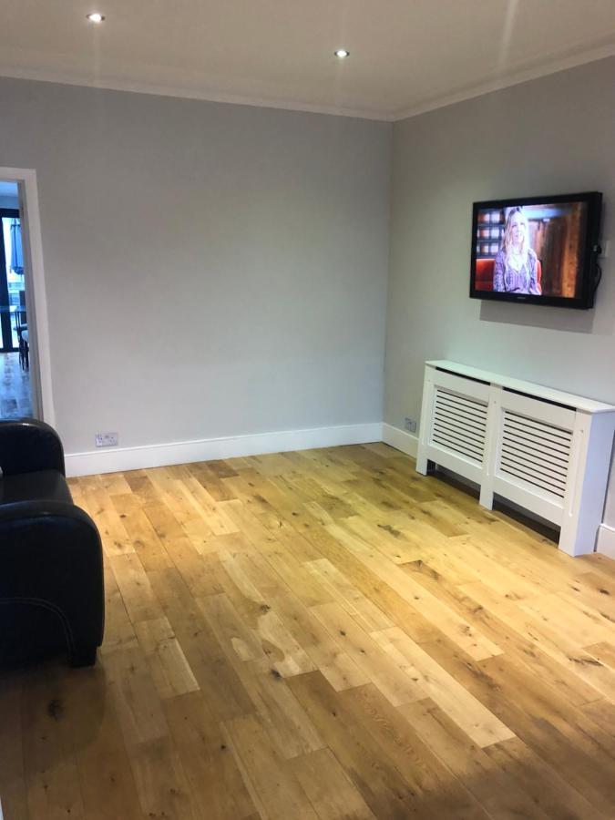 Great 4 Bedroom In Tooting Londen