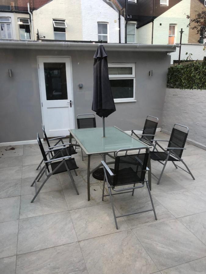 Great 4 Bedroom In Tooting * Londen