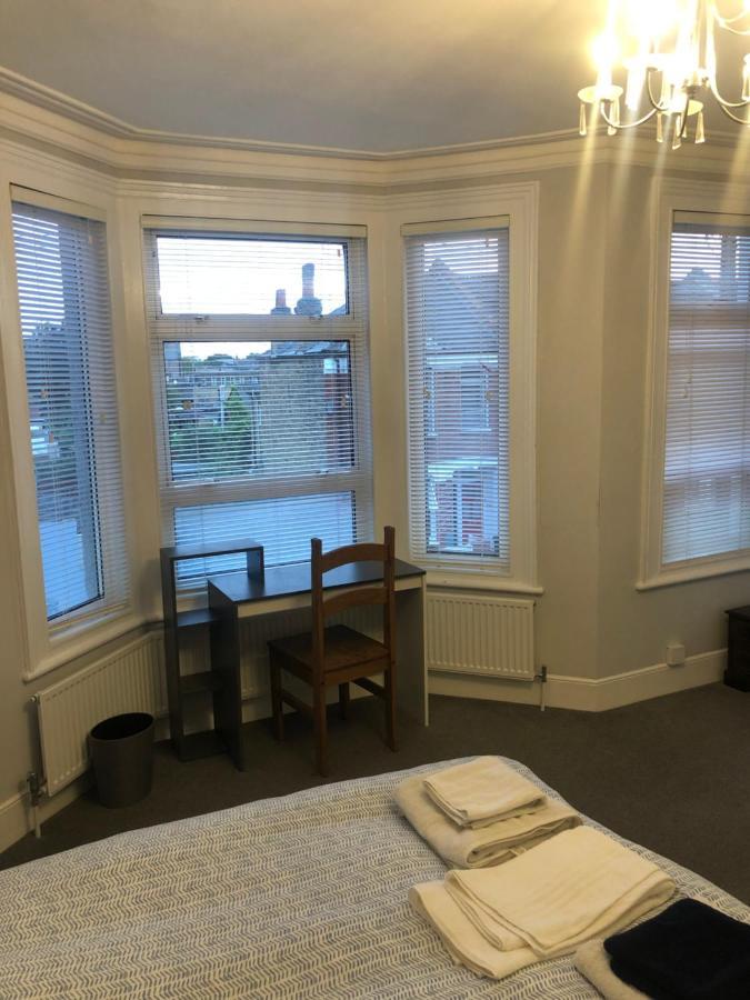 Great 4 Bedroom In Tooting Londres
