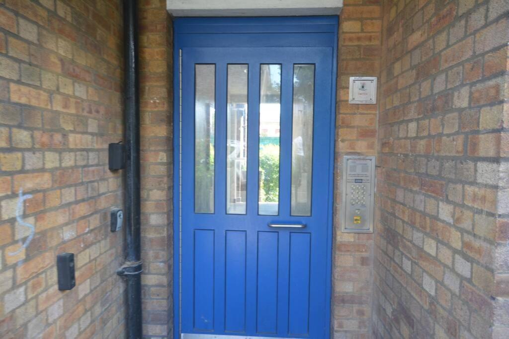 Zone 2 Two Bedroom Londen
