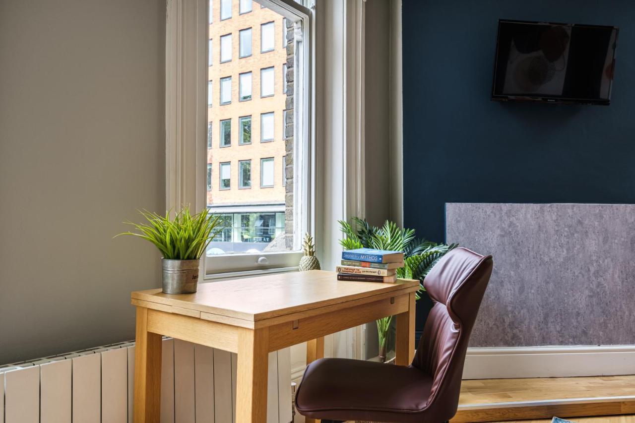 Sunny Corner In Center Of Appartement *