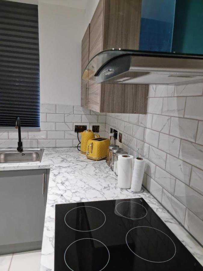 Remarkable 3-bed In Apartment