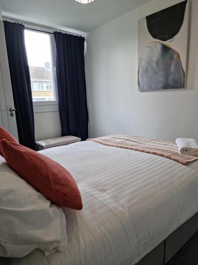 Remarkable 3-bed In Apartamento Londres