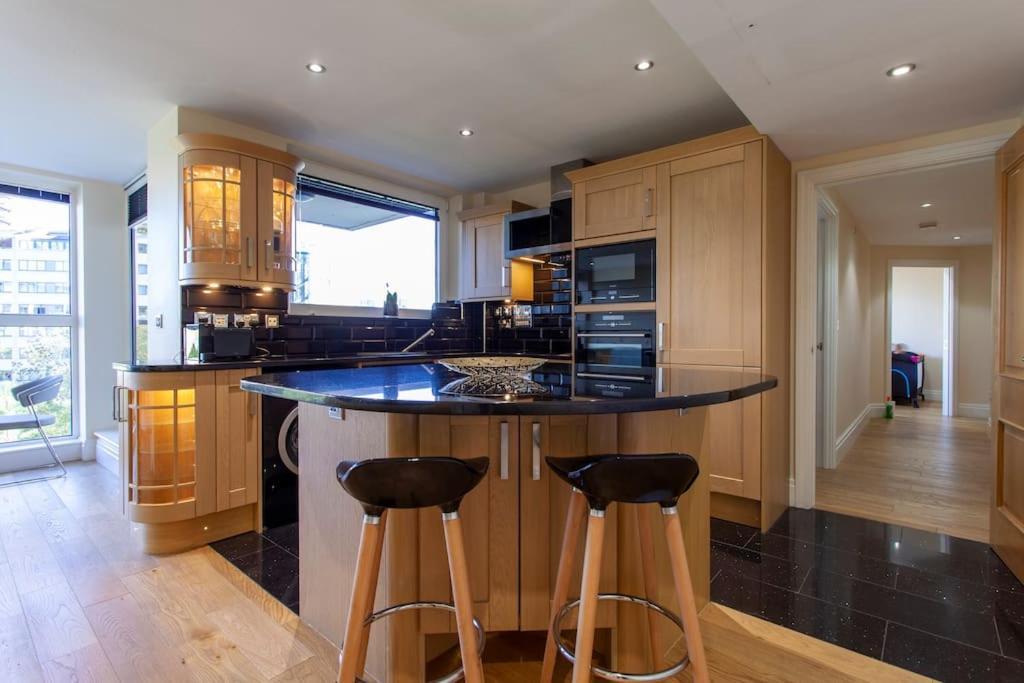 Thames View Apartment, Imperial Wharf Londres