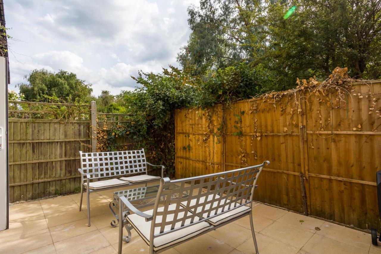 4 Bedroom House With Garden, Parking & 3 Mins Walking Distance From Train Station *