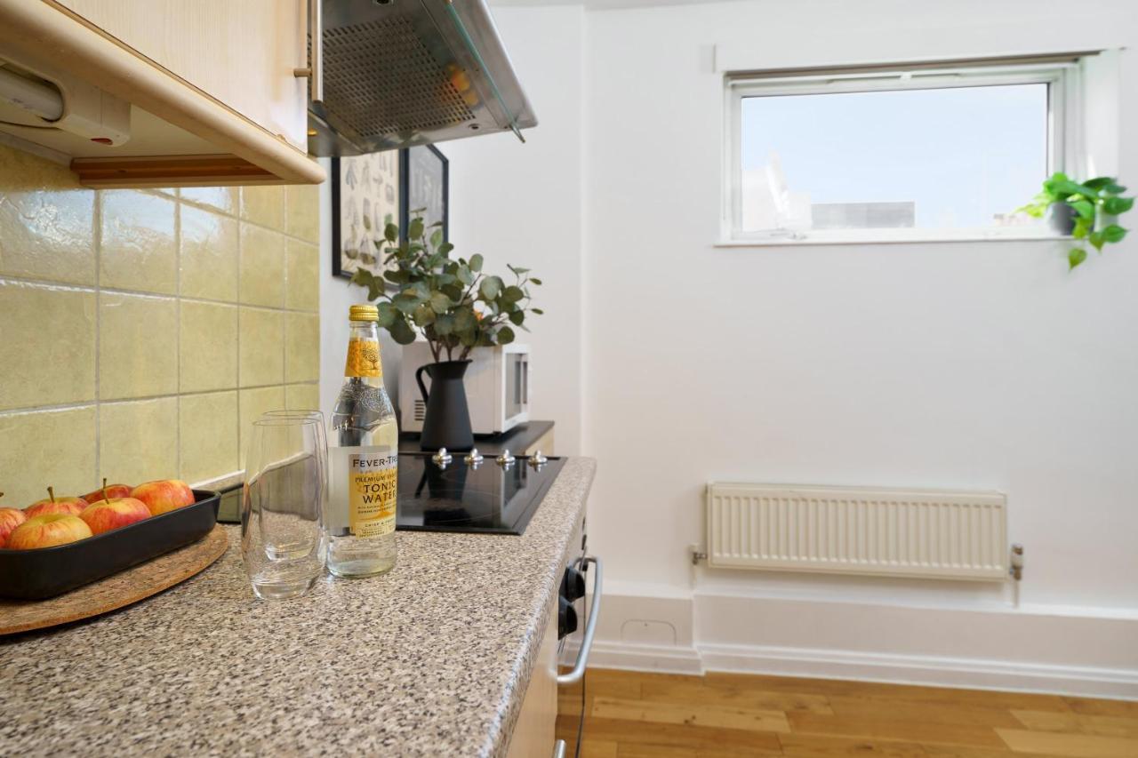 Location Oxford Str, Soho 2 Bedr, 3 Beds, 2 Bath *