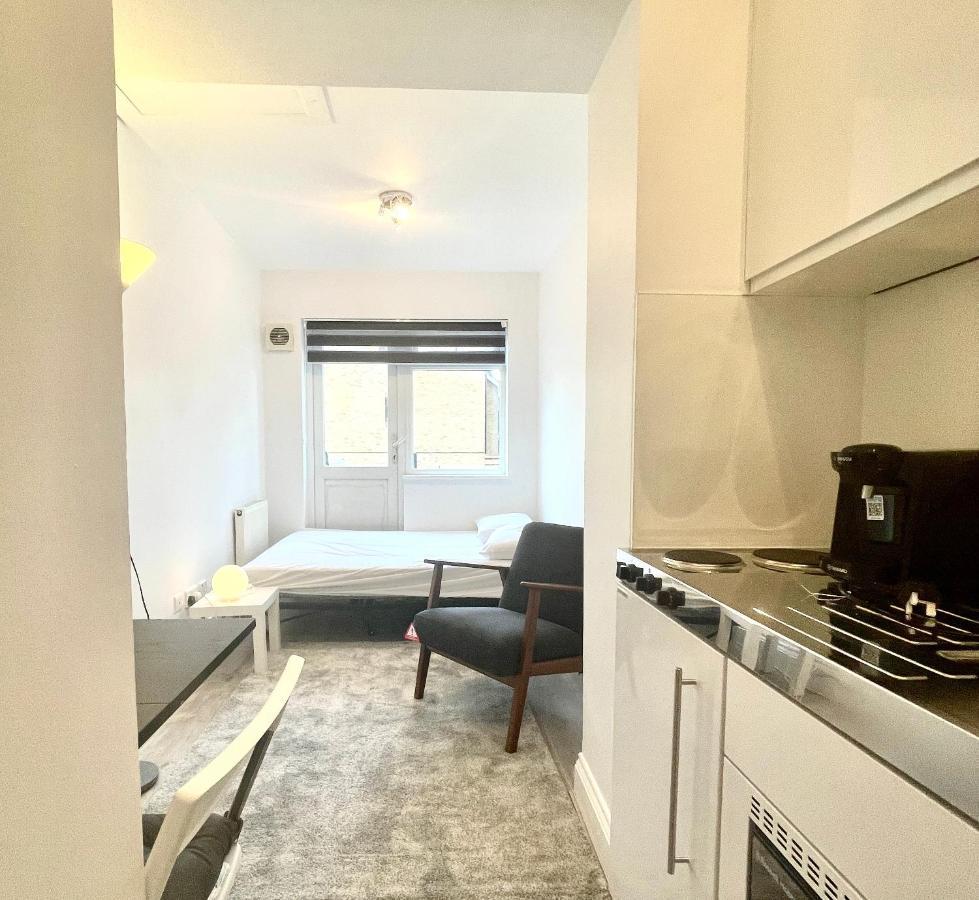 Apartment Studios: Line Convenience Near Westfield *