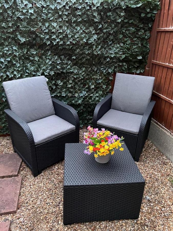 Beautiful In Beckton With Private Entrance And Garden Apartamento *