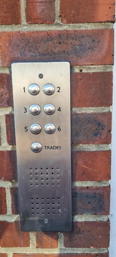 Private In Shares Flat Near Heathrow Airport Appartement *