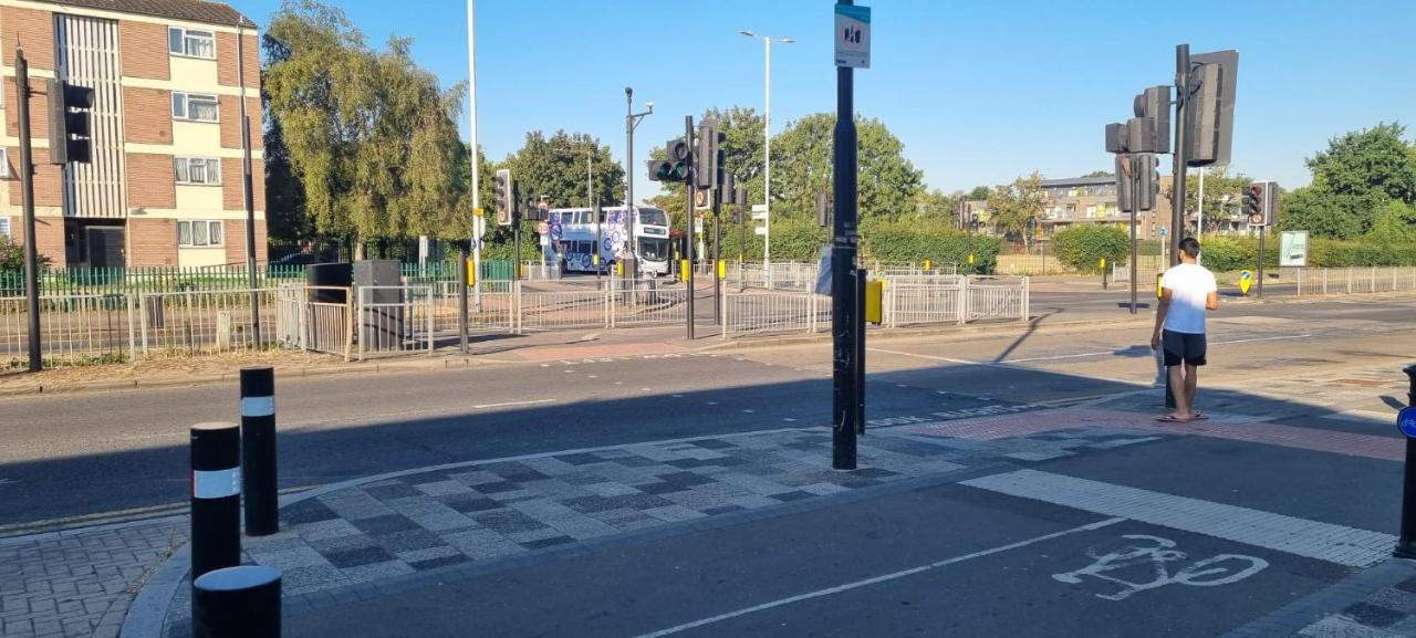 Private In Shares Flat Near Heathrow Airport Appartement