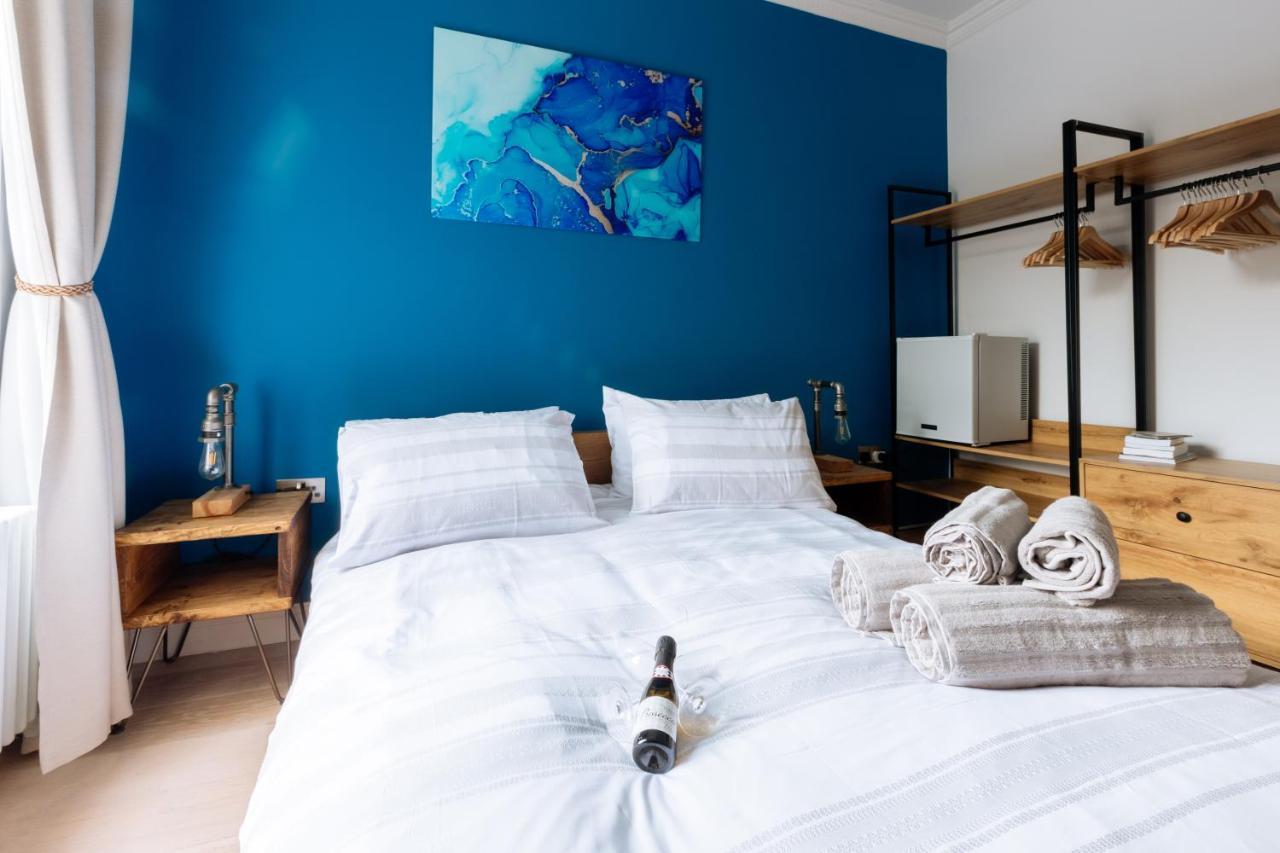 Luxury And Bright Bedrooms In Queens Park Londen