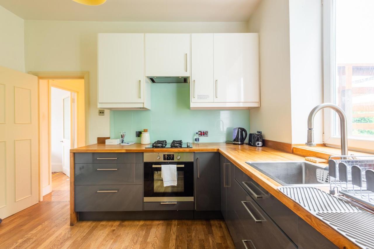 Pass The Keys Charming Duplex Flat By Oval Londres