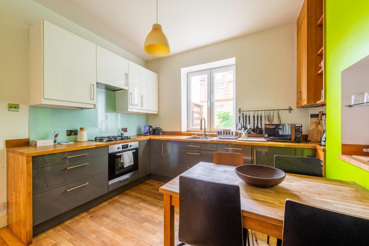 Pass The Keys Charming Duplex Flat By Oval Apartamento