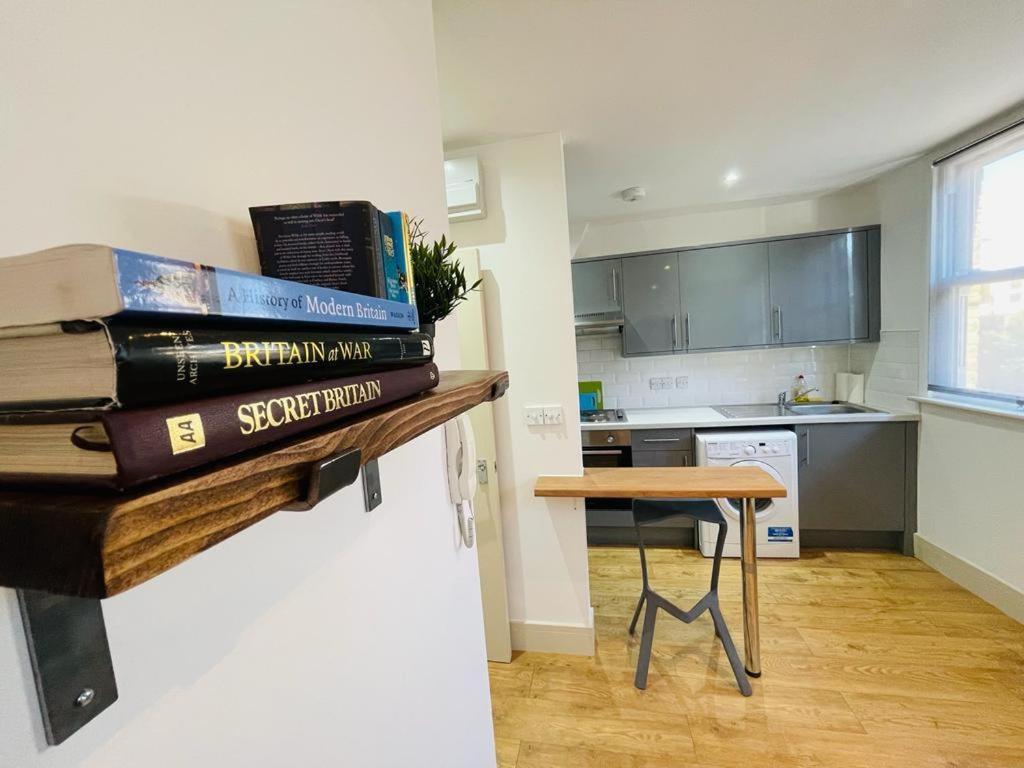 Lovely 2 Bedroom Serviced In