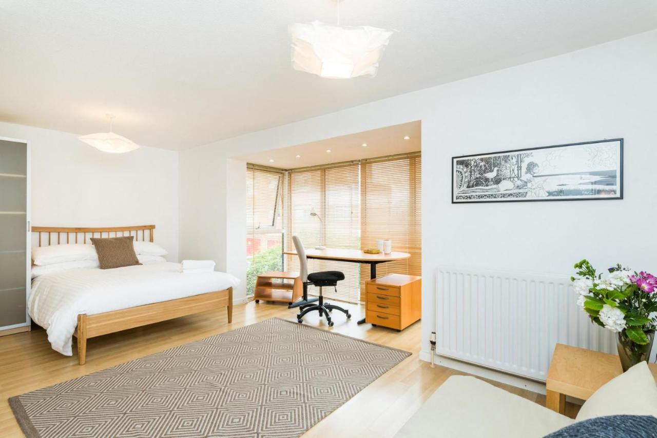 Modern 4 Bedroom Terraced House By The Thames Appartement