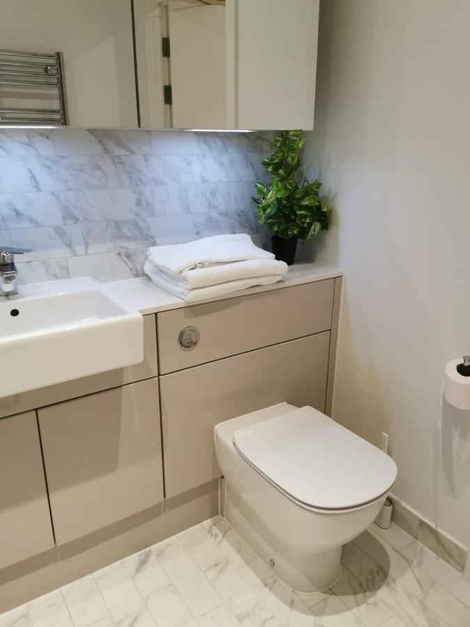 Comfy 1 Bed Studio 1 Minute From Train Station