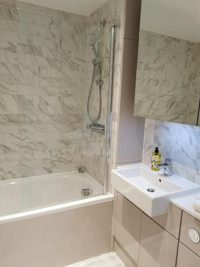 Comfy 1 Bed Studio 1 Minute From Train Station *