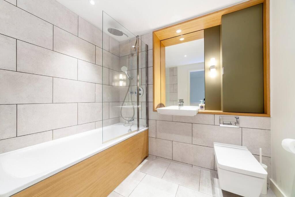 Apartamento Stunning New 3 Bdr Duplex Wbalcony, East