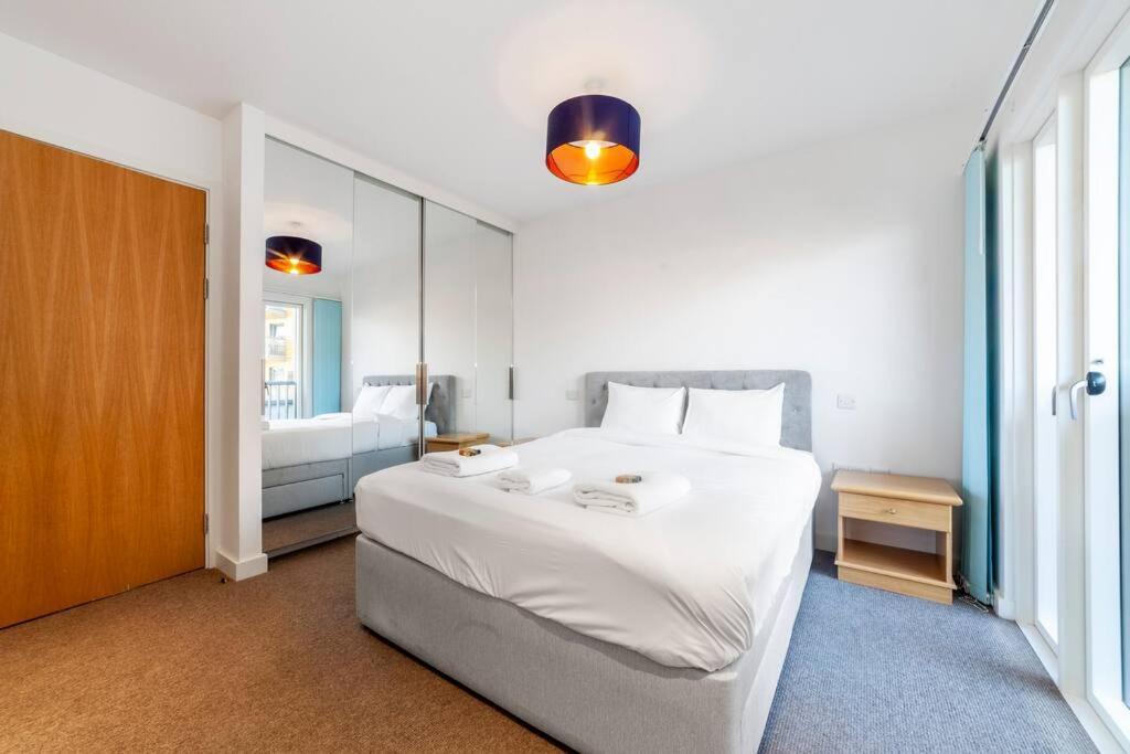 Stunning New 3 Bdr Duplex Wbalcony, East Apartamento *