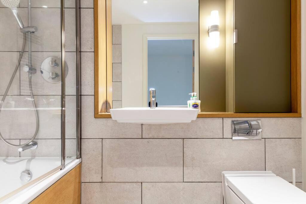 Apartamento Stunning New 3 Bdr Duplex Wbalcony, East