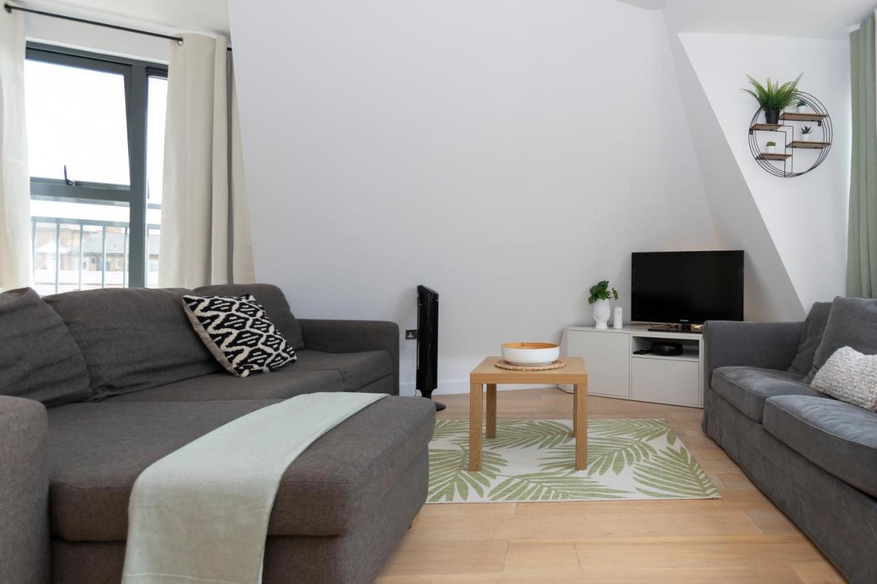 Stunning 3 Bedroom Penthouse With Terrace And Lift Londres