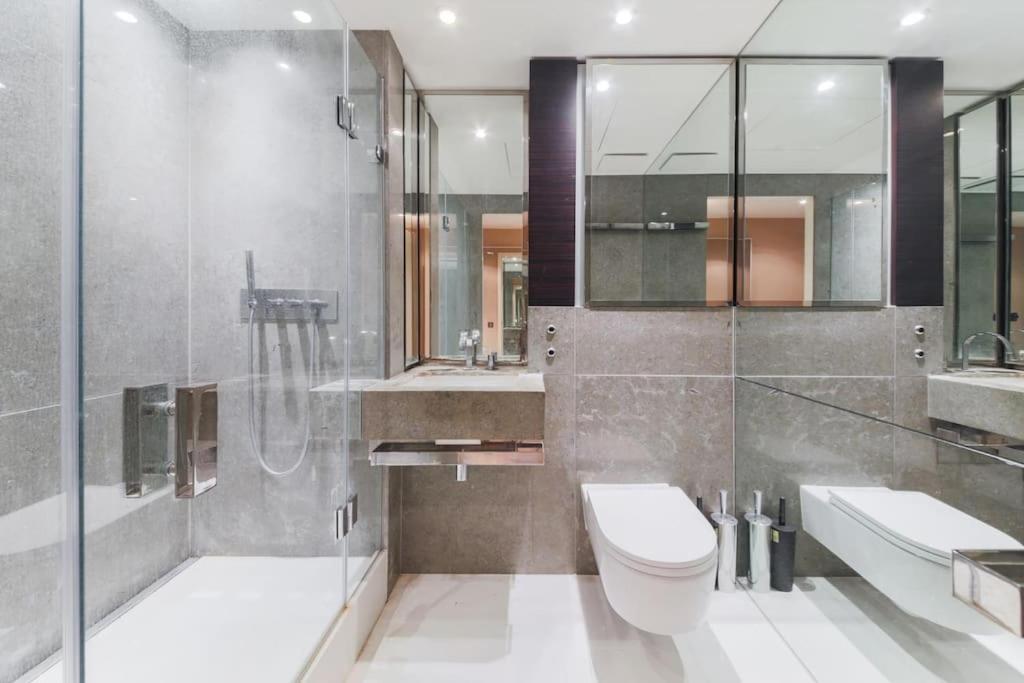 Skyview Waterside Luxury Apartment *