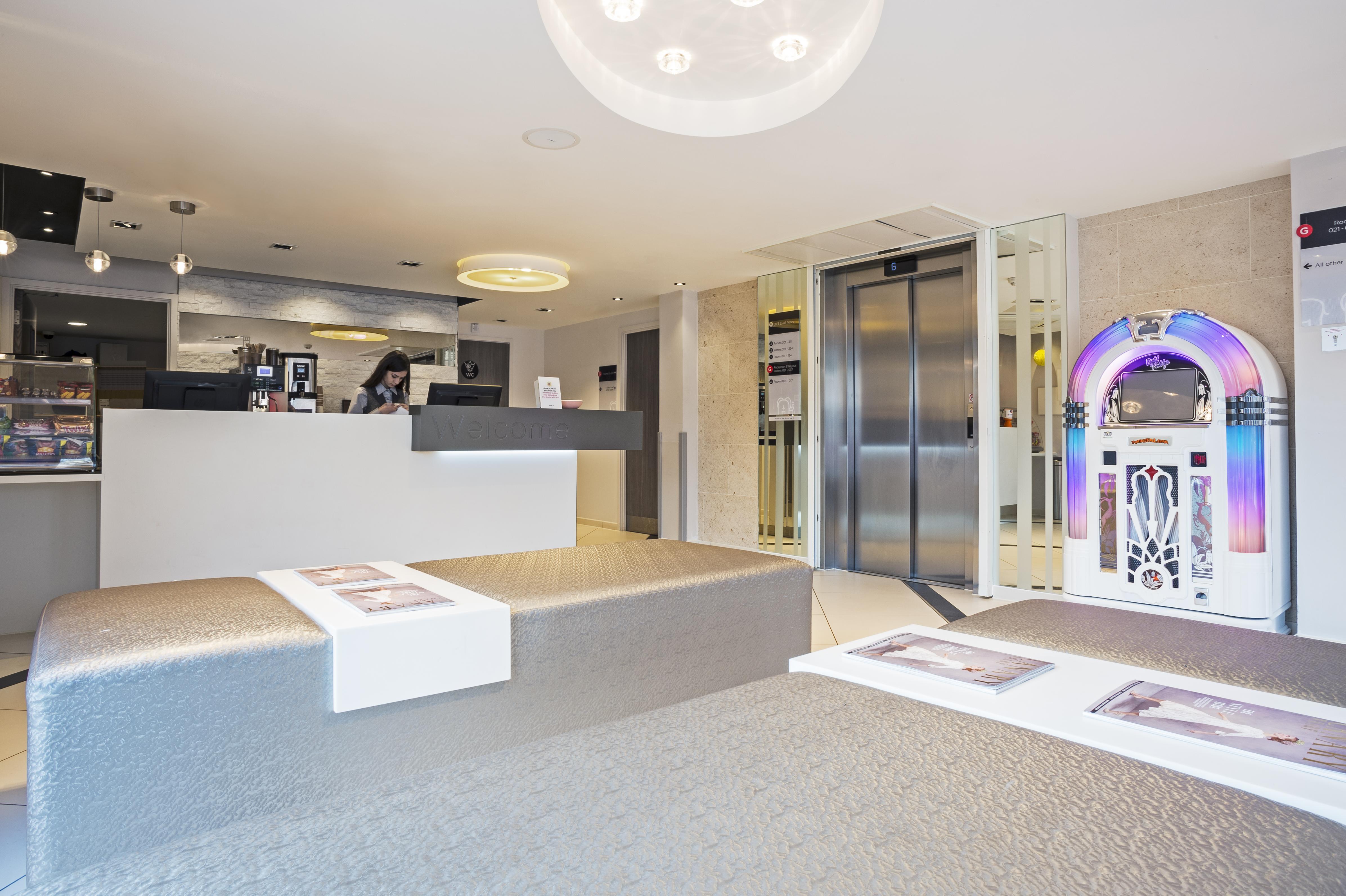 Point A Canary Wharf Hotel 3*