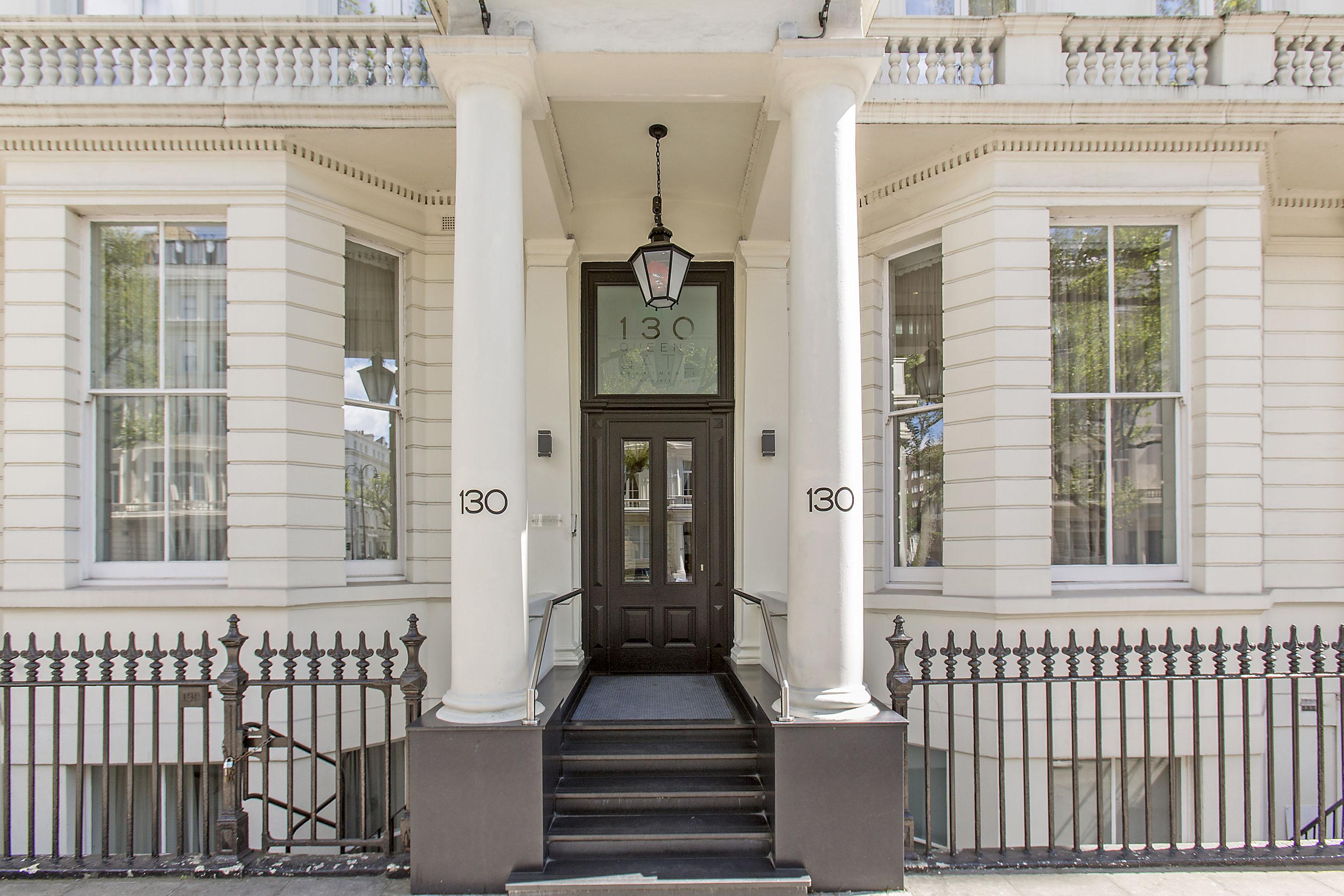 Aparthotel 130 Queen's Gate 5*