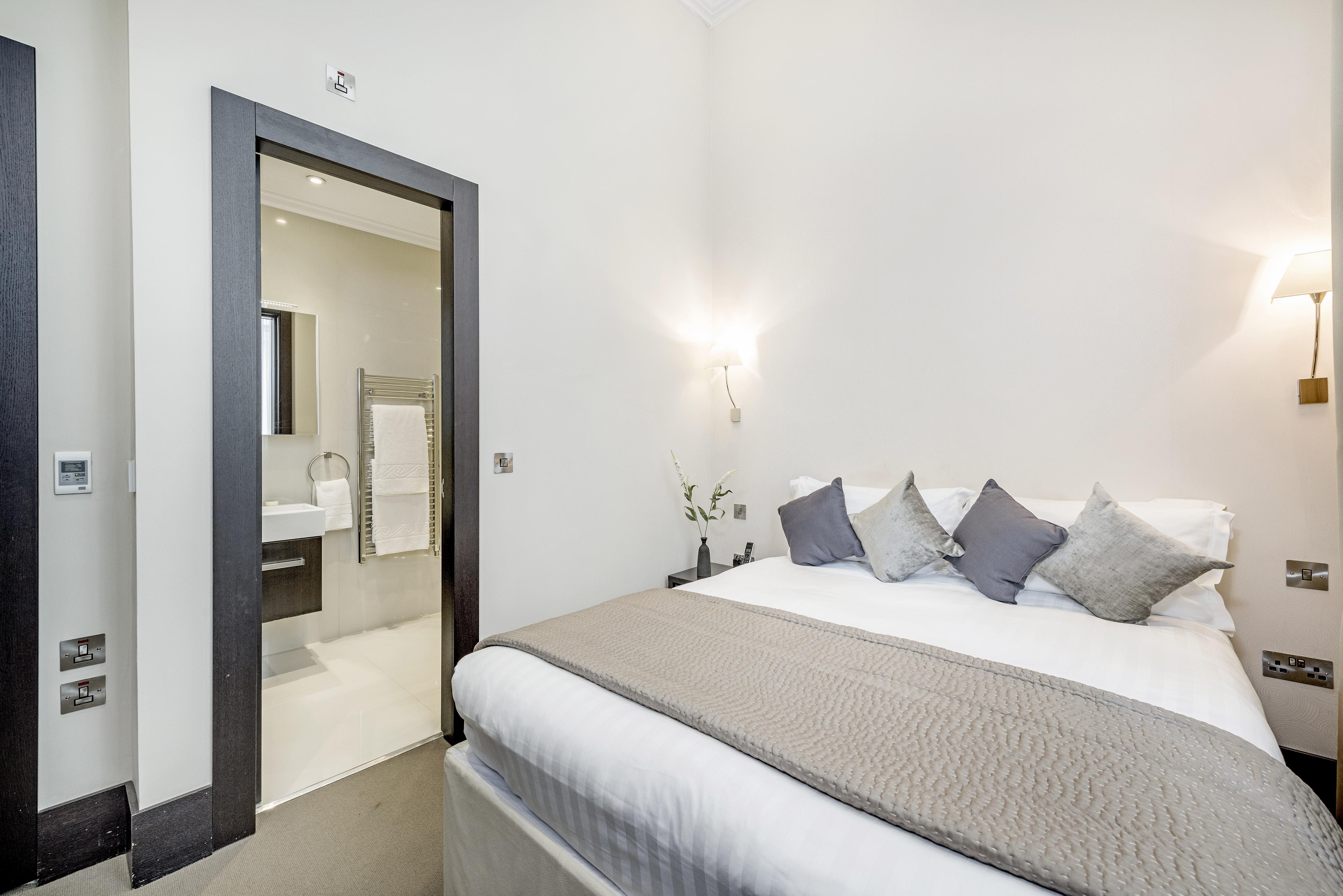 130 Queen's Gate Aparthotel 5*